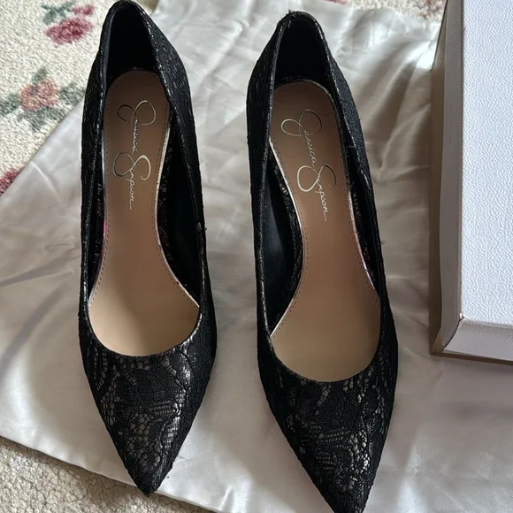Black lace heels never worn 3 and a half inch heel - Picture 4 of 5